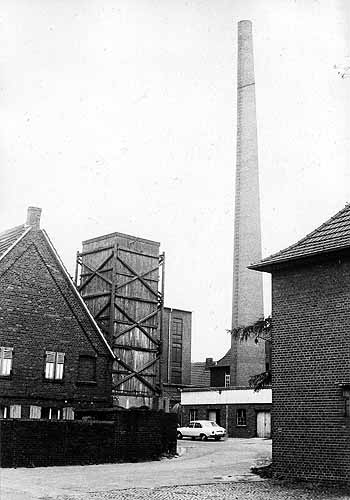 Ansichten der Gebäude der Molkerei - Kühlturm und Schornstein