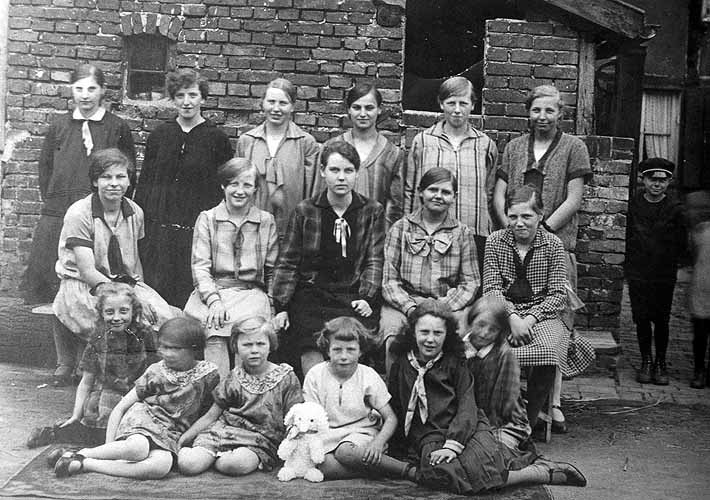Klassenfoto der Nähschule im Jahre 1930 