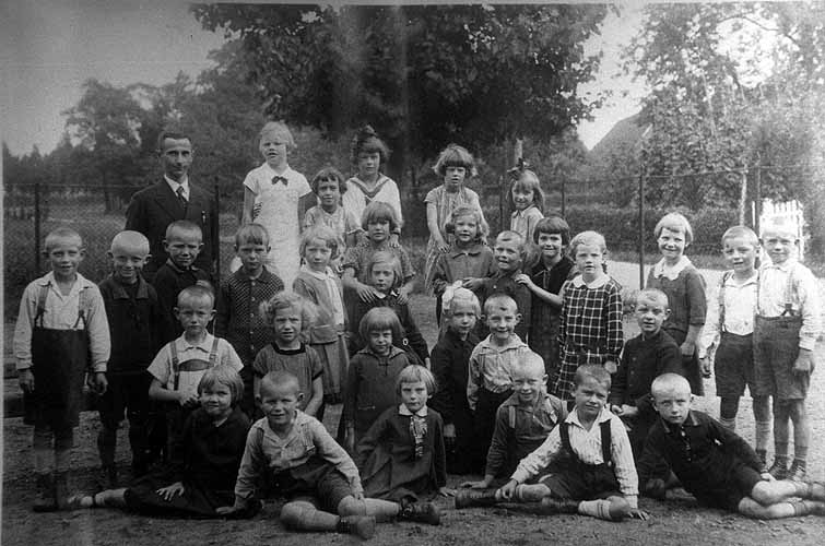 Klassenfoto der 4. Schulklasse im Jahre 1934 