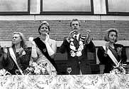 Schützenkönig Peter I. Friedrich, Königin Heike I. Siemann mit den Ehrendamen Vanessa Gray und Sonja Peretzke