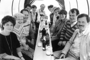 Die Throngesellschaft des Schützenvereins 1984: Margit Schieblon, Heidi Hummeling, Werner Lauhoff, Franz-Josef Hülso, Doris Marotz, Karl Marotz, Carola Hülso, Dagmar Ludtmann, Christiane Jücker, Bärbel Deiters, Paul Deiters und Lothar Schieblon. Es fehlen: Bärbel und Norbert Stiens.   am 22.9.1984 