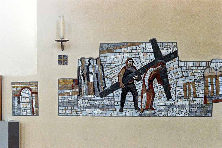 Der Kreuzweg, V. Station.
Simon von Cyrene hilft Jesus das Kreuz tragen 